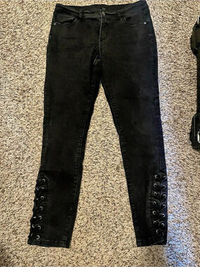 L&COM Black Skinny Jeans Size 8